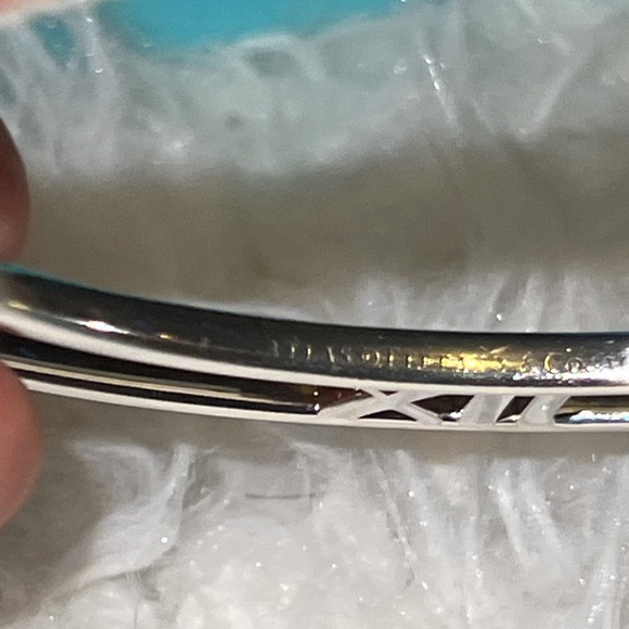 Tiffany and Co. Retired atlas bangle - Picture 8 of 10